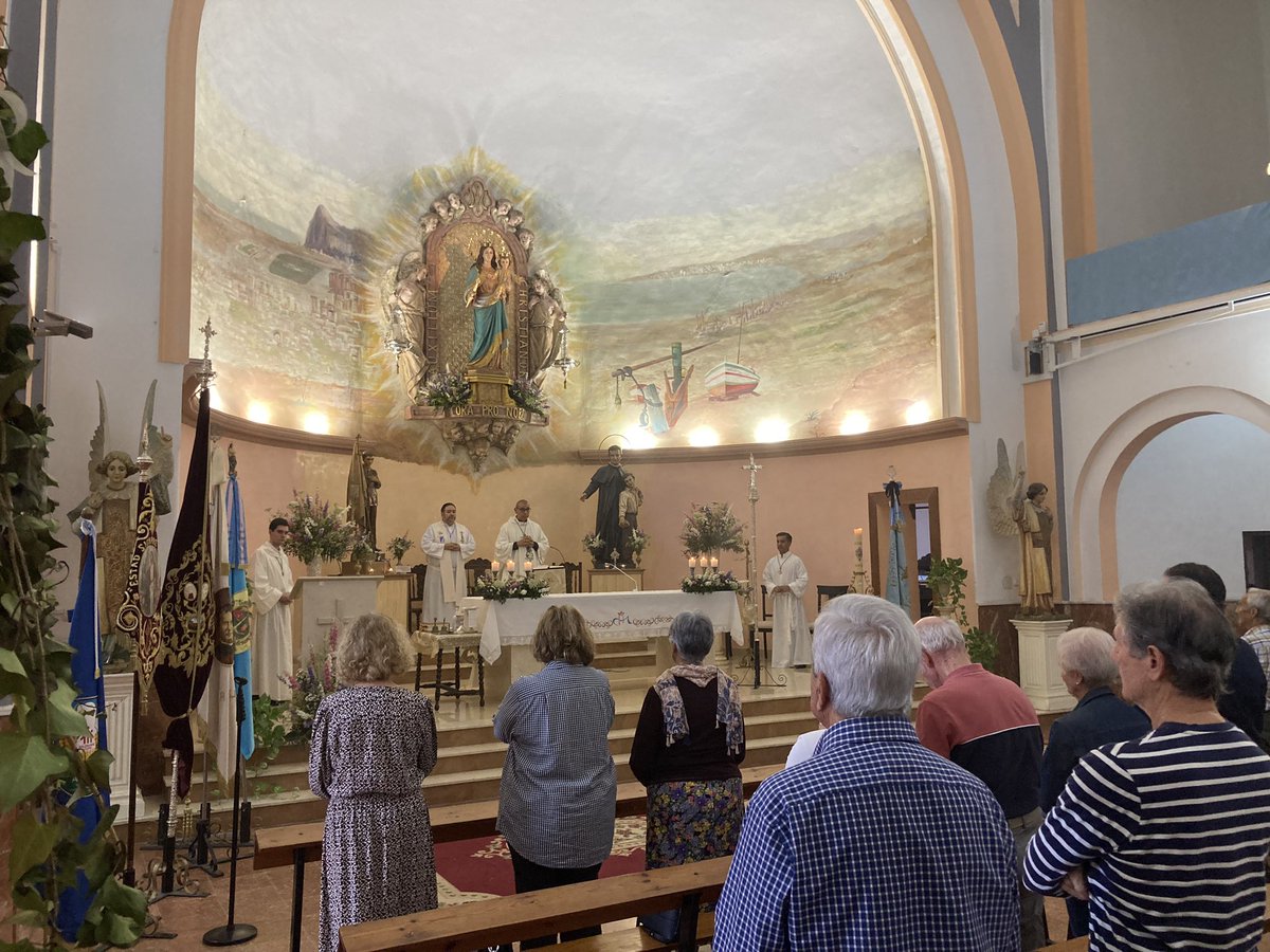 SalesianosLLC's tweet photo. Tercer día de Novena a #MaríaAuxiliadora en este #MayoSalesiano #AbrimosCaminos https://t.co/Zg96yDOi8P