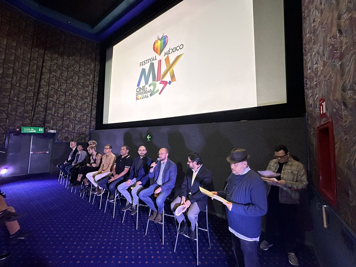 TemistoclesVR's tweet photo. 🍿¡Preparen las palomitas que ya viene la edición 27 del @MixFilmFest! 
🎬🏳️‍🌈🏳️‍⚧️

Nos dimos cita en el @Cinepolis Diana, en la presentación de este Festival que muestra el cine de #DiversidadSexual de México y el mundo. 

Enhorabuena, querido @acasteland y a todo el equipo. 👏🏼 https://t.co/Z3V9lLtgs7