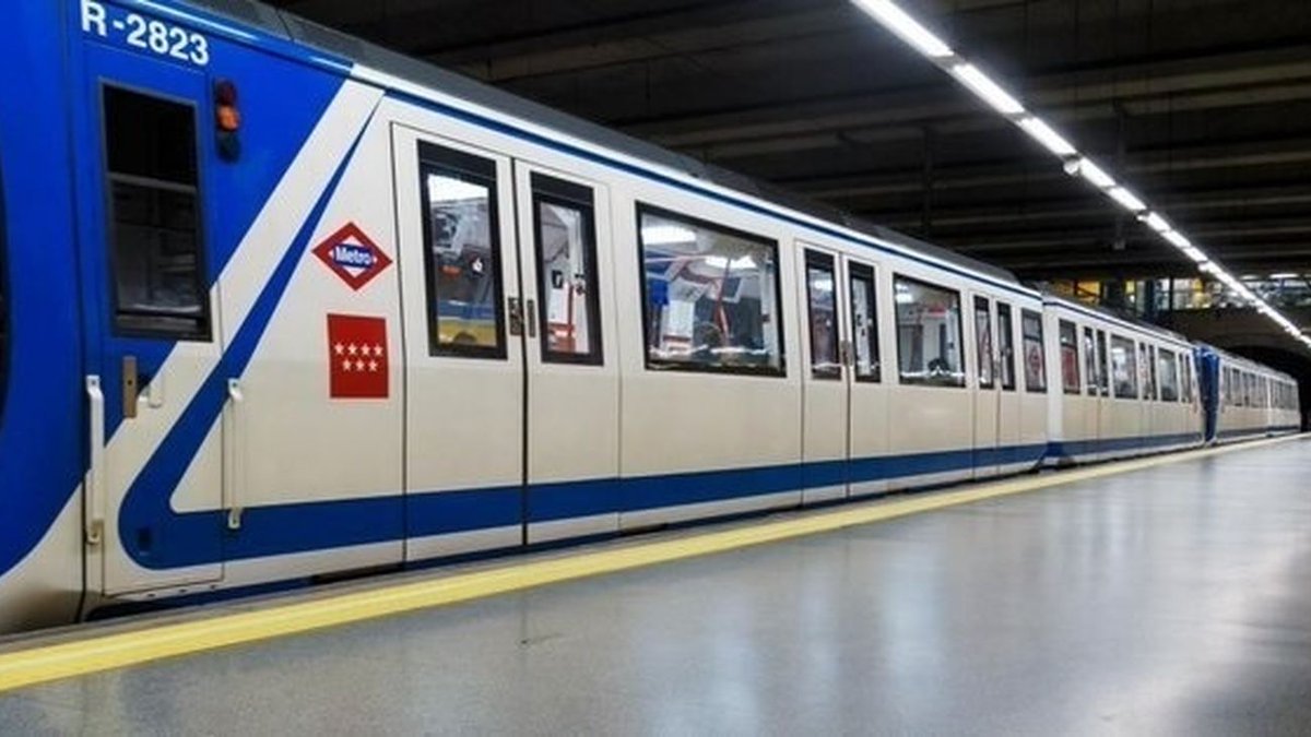 telemadrid's tweet photo. 📌 CC.OO. Madrid ha llamado a los trabajadores de @metro_madrid  a paros de cuatro horas este jueves, en las últimas cuatro horas de cada turno  👉https://t.co/RNnbqiTfog 

#MetrodeMadrid https://t.co/oTg0UoMbBZ
