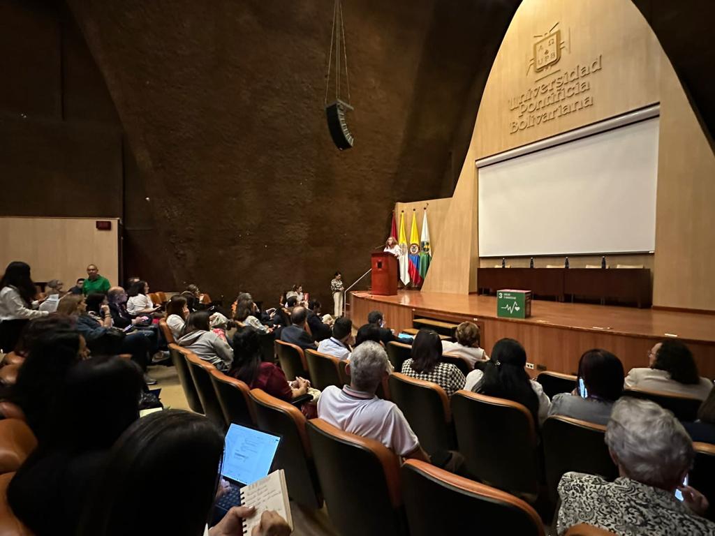 Colpensiones's tweet photo. 📸 #AEstaHora participamos en el IX Congreso Latinoamericano y del Caribe @ACGG_CO, #COMLAT. En apertura del Congreso se presentó la gestión que ha realizado la entidad con el Modelo de Bienestar para las personas mayores en 🇨🇴 y resultados de la investigación en #SilverEconomía. https://t.co/Kpl3DvVx5o