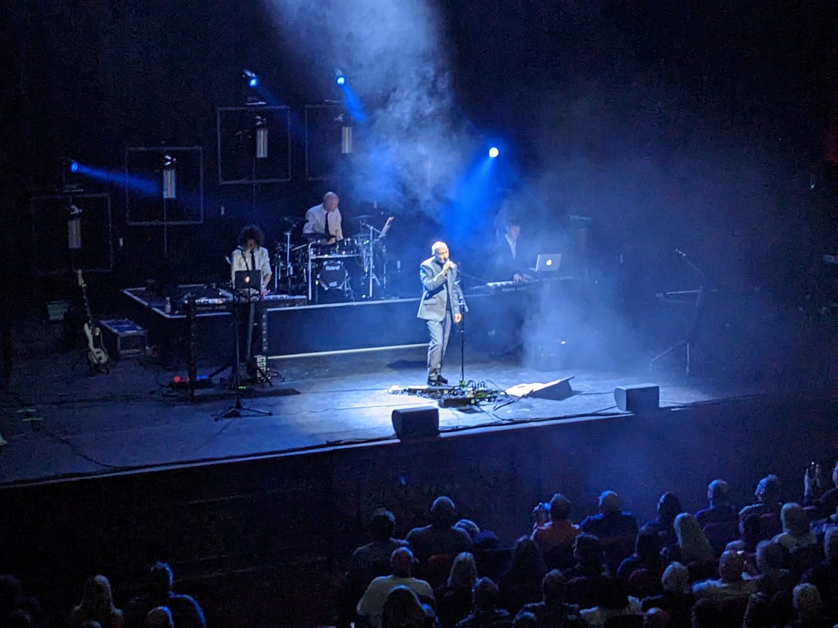 markTempleIT's tweet photo. @midgeure1 Visions in Blue https://t.co/HgVea5uOiE