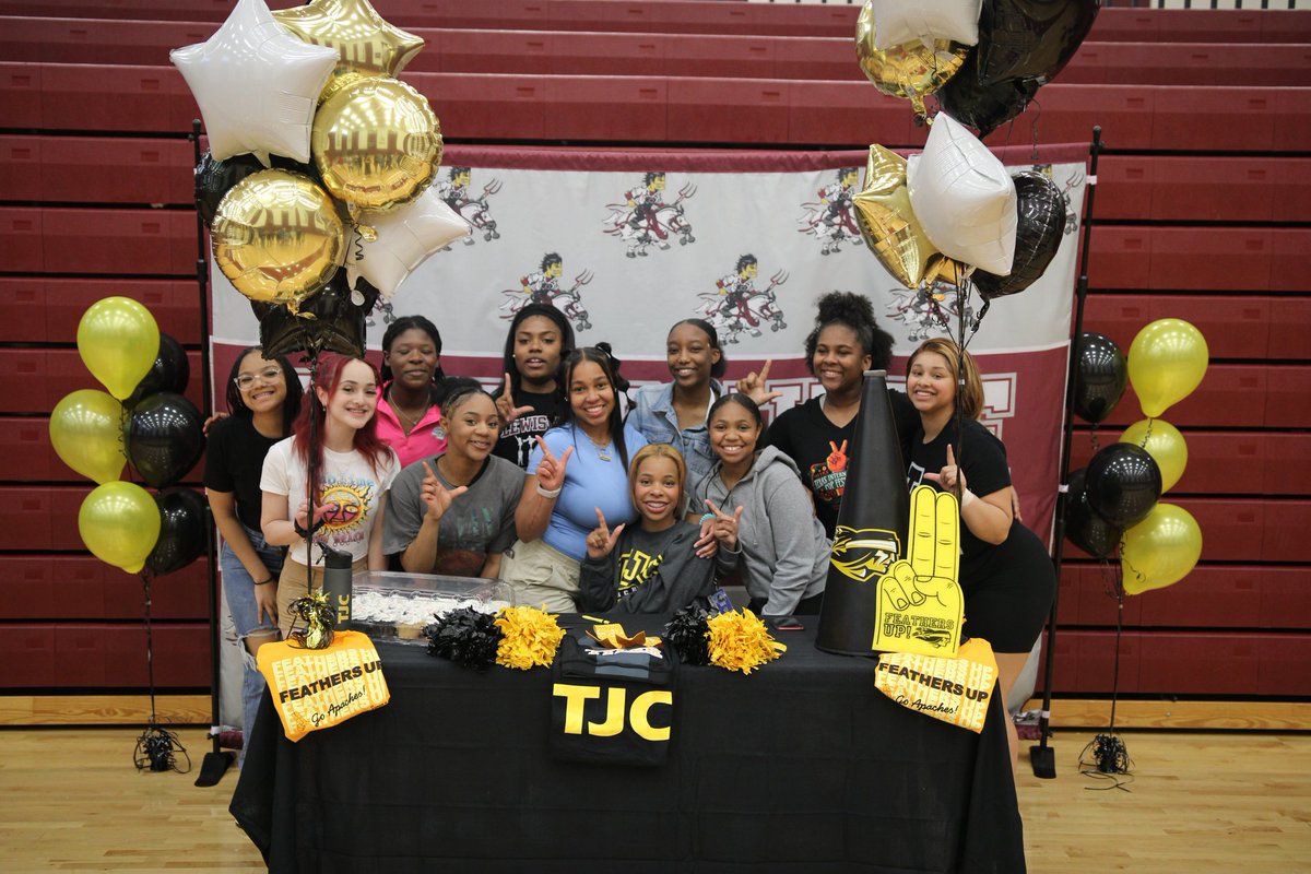 Aahnyah Teal had her signing day today!