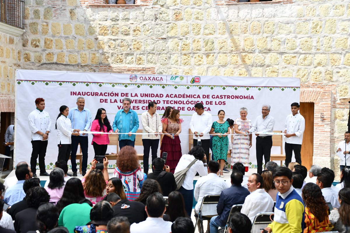 Rector Cristian Carreño (@rectorcristian) on Twitter photo Presentes en la inauguración de la escuela de gastronomía de la UTVC.
<a href="/ConcheirLuciano/">Luciano Concheiro</a> <a href="/LUISALFONSOSR/">Luis Alfonso Silva Romo</a> <a href="/HaydeeReyess/">Haydeé Reyes 🇲🇽</a> <a href="/DelfinaGuzmanD1/">Delfina Guzman</a> <a href="/Irma_BolanosOax/">Irma Bolaños Quijano</a> <a href="/netsalvatierra/">Ing. Netzahualcóyotl Salvatierra López</a> <a href="/TaniaLopezXoxo/">Tania López López</a> Presentes en la inauguración de la escuela de gastronomía de la UTVC.
<a href="/ConcheirLuciano/">Luciano Concheiro</a> <a href="/LUISALFONSOSR/">Luis Alfonso Silva Romo</a> <a href="/HaydeeReyess/">Haydeé Reyes 🇲🇽</a> <a href="/DelfinaGuzmanD1/">Delfina Guzman</a> <a href="/Irma_BolanosOax/">Irma Bolaños Quijano</a> <a href="/netsalvatierra/">Ing. Netzahualcóyotl Salvatierra López</a> <a href="/TaniaLopezXoxo/">Tania López López</a>