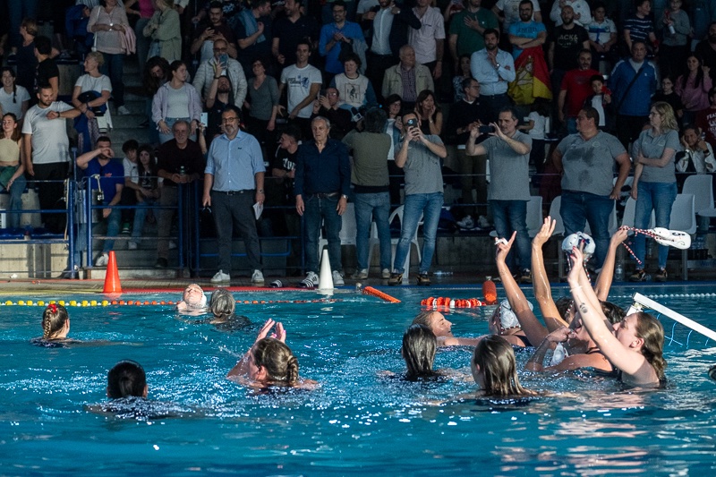 dariodigennaro's tweet photo. 🤽‍♀️ #Pallanuoto
L'#OrizzonteCatania è Campione d'Italia 2023
23° Scudetto
#Catania ha superato 8-6 la #SisRoma in gara-4 e ha chiuso la serie 3-1
Morena Leone MVP
Tania #DiMario vince il 14° tricolore a 44 anni
Per la coach Martina #Miceli 4° titolo consecutivo (+9 da giocatrice) https://t.co/8dnbcqxwqY