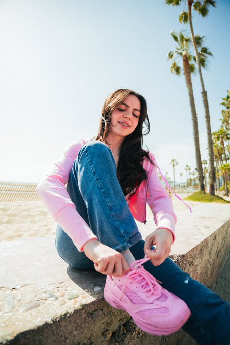 my mom always told me some days i'd be beating boys off 😋 https://t.co/KBxL5NNFoL<a href="/tag/mvsales"class="tags"><span>#mvsales</span></a>