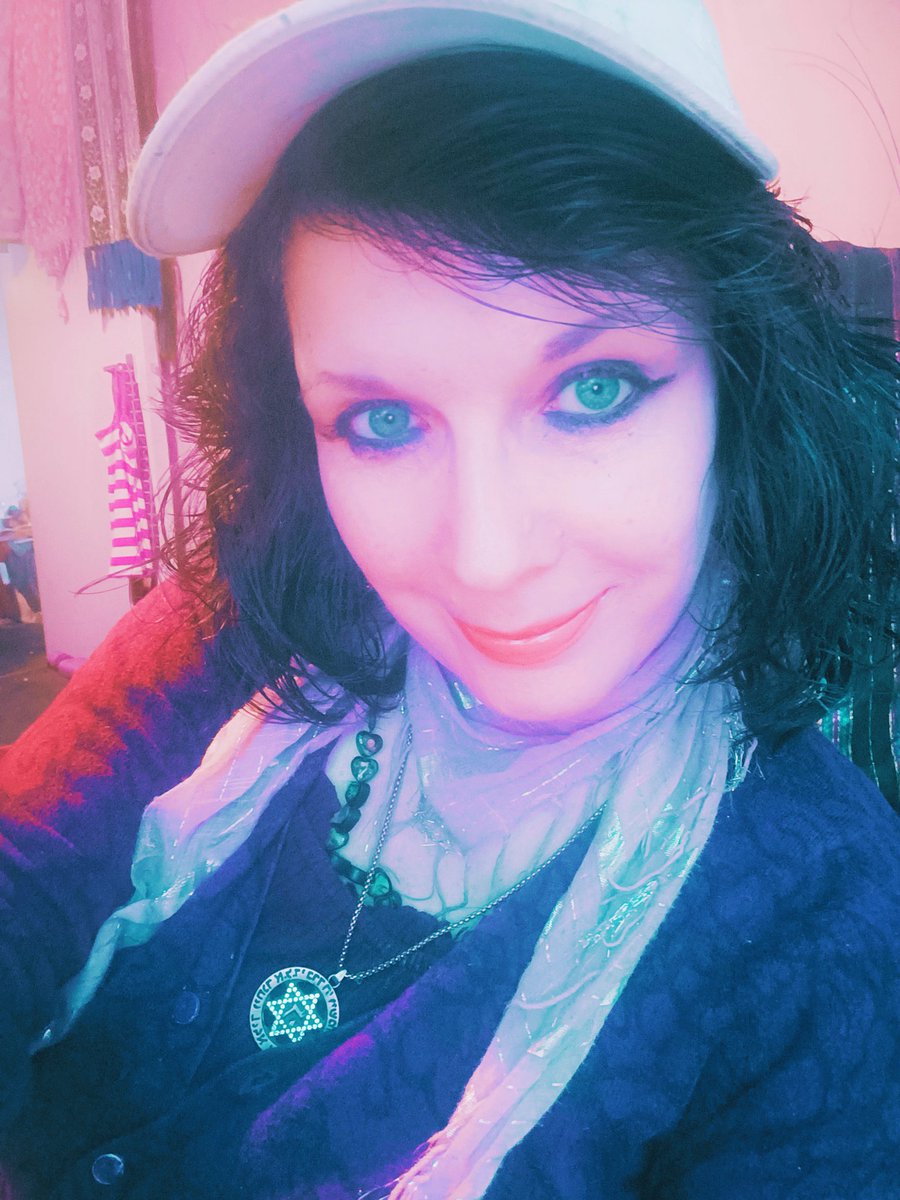 lorraine_warde's tweet photo. #cyberpunkfilter have you experienced any #paranomalactivity ? I used to live in a #mosthuntedflat &amp; Dave #conjuredup an #elementalspirit in his mum's house 🏠 Falkland Road 🛣️ North London &amp; the neighbour saw it appear through her wall - the #bishop conducted an #anexorsism 👻👻 https://t.co/Yk7WqlGB8b