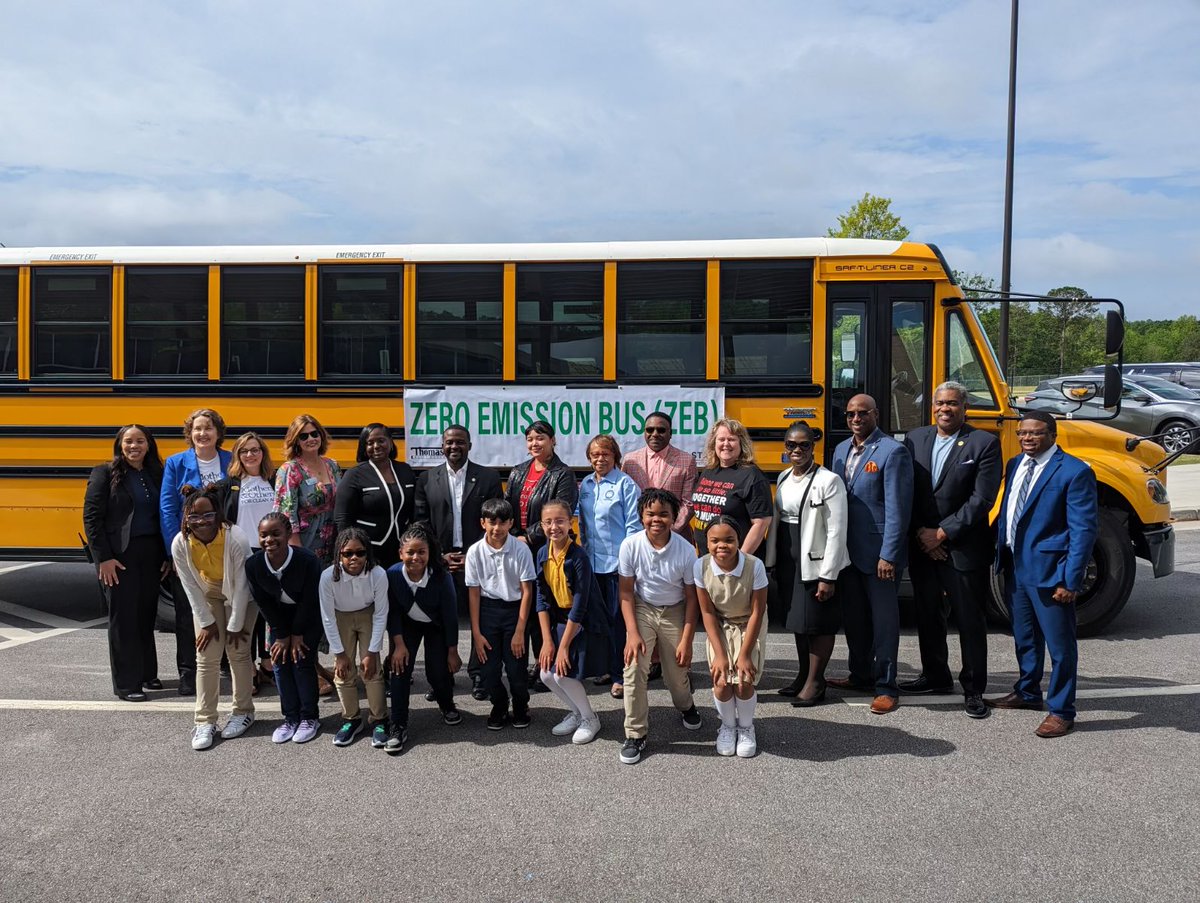 mocleanair's tweet photo. @mocleanair attended an event with @CleanAirMoms and @ElectricRoadmap at Michelle Obama STEM Elementary in Clayton County today, highlighting the 25 EV schoolbuses @CCPSNews will soon receive. Way to go, Clayton County! #CleanAir4Kids #EVSchoolbus #HealthAirIsHealthCare https://t.co/zwcgHgohuN