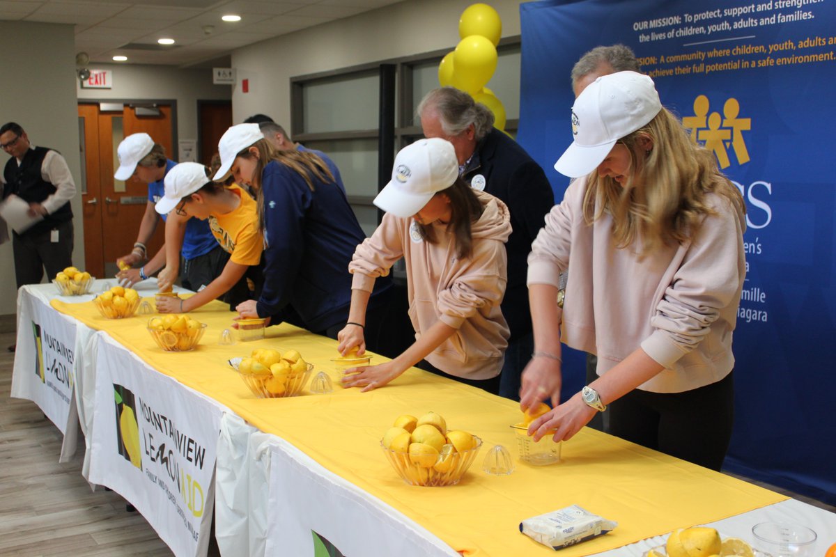 Kicking off Mountainview LemonAID Day season with a friendly lemon-squeezing competition! Congrats to <a href="/orchardparkdsbn/">Orchard Park PS</a> student Alex on winning The Twist! <a href="/Mona61967155/">Mona Patel</a> <a href="/Welland/">City of Welland</a> <a href="/NiagaraFalls/">Niagara Falls Canada</a> <a href="/TerryUgulini/">Terry Ugulini</a> <a href="/ThoroldON/">City of Thorold</a> <a href="/St_Catharines/">St. Catharines</a> <a href="/MountainviewHms/">Mountainview Building Group</a> <a href="/FACSNiagaraFdn/">Niagara Foundation for Family & Children's Service</a>