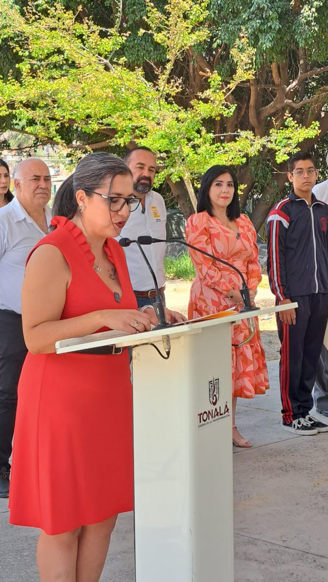 Secundaria39T's tweet photo. Agradecemos el apoyo del Presidente de Tonalá @gobierno_tonala @SergioChavez_D quien el día de hoy cumple un compromiso con la Colonia Jalisco y todo el colectivo de la Sec. 39 inaugurando un domo que permitirá a los estudiantes desarrollar actividades físicas de calidad. https://t.co/9Pqy5s9S2S