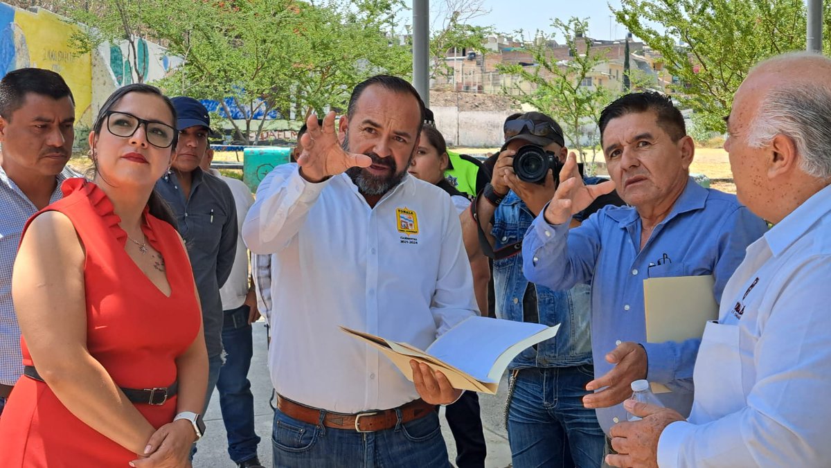 Secundaria39T's tweet photo. Agradecemos el apoyo del Presidente de Tonalá @gobierno_tonala @SergioChavez_D quien el día de hoy cumple un compromiso con la Colonia Jalisco y todo el colectivo de la Sec. 39 inaugurando un domo que permitirá a los estudiantes desarrollar actividades físicas de calidad. https://t.co/9Pqy5s9S2S