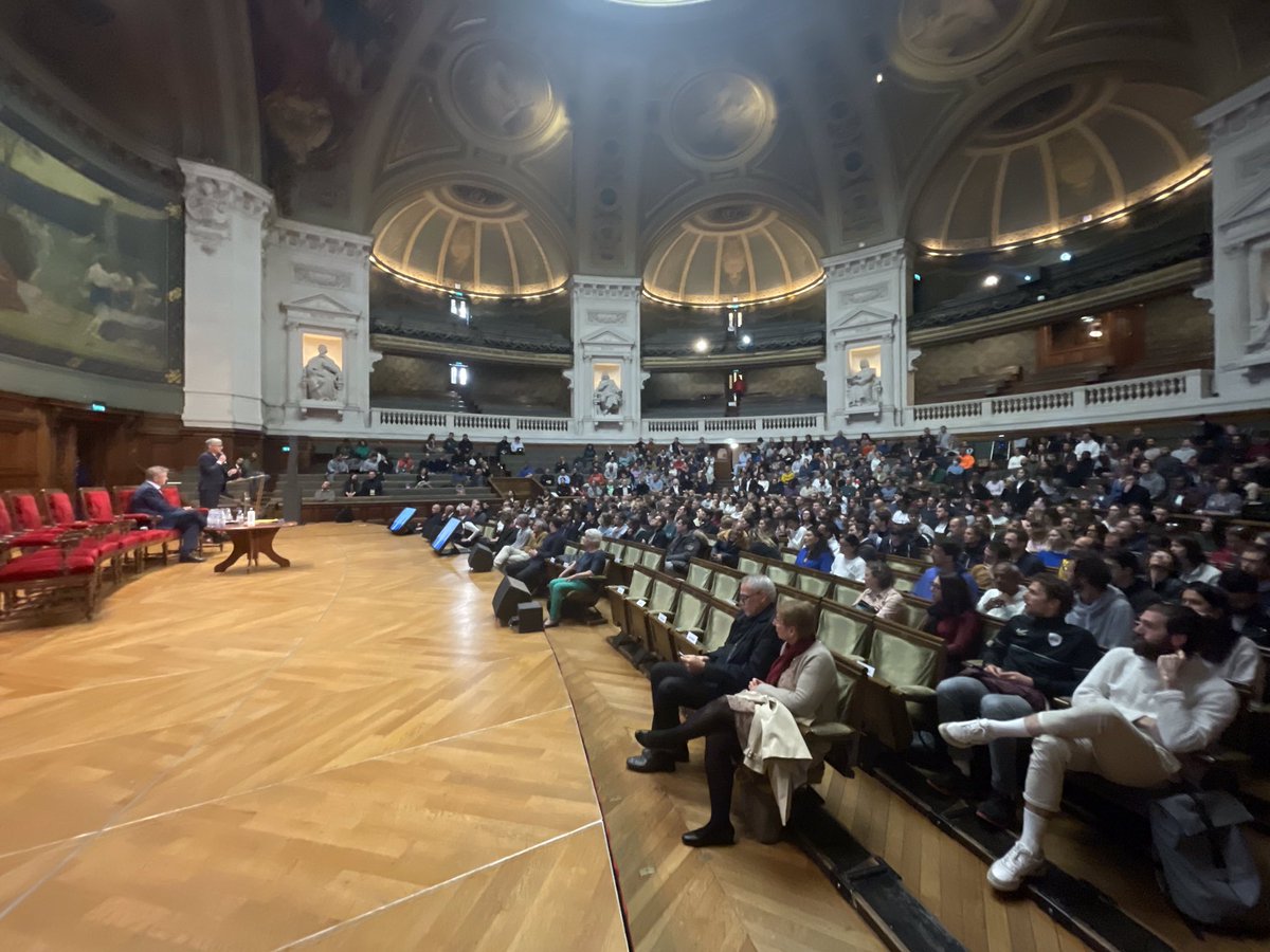 TrehetBruno's tweet photo. Colloque activité physique et santé @Academie_Paris @SorbonneFr 500 participants dont profs #Eps et autres disciplines chefs d’établissement infirmières étudiants …une bien belle matinée 👍@CKerrero @sophiecheyrou @PaillardRegine https://t.co/NlhjJSzY5m