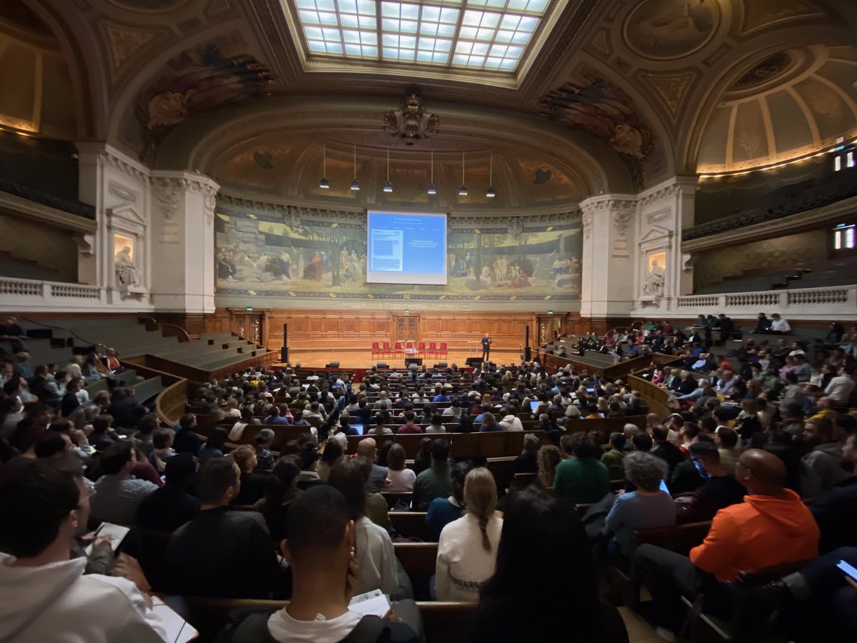TrehetBruno's tweet photo. Colloque activité physique et santé @Academie_Paris @SorbonneFr 500 participants dont profs #Eps et autres disciplines chefs d’établissement infirmières étudiants …une bien belle matinée 👍@CKerrero @sophiecheyrou @PaillardRegine https://t.co/NlhjJSzY5m