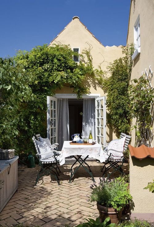 lvnareclps's tweet photo. a summerhouse like this one <3 https://t.co/YmU1Bz7uQj