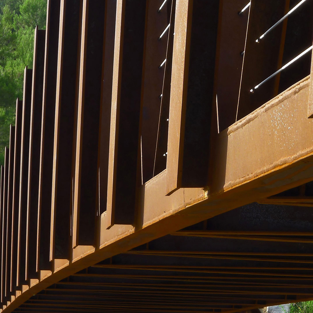 CortenTube's tweet photo. Walking on air - the breathtaking experience of crossing a footbridge!

#foot #bridge #footbridge #Steel #cortensteel https://t.co/UnhhQNUlgx