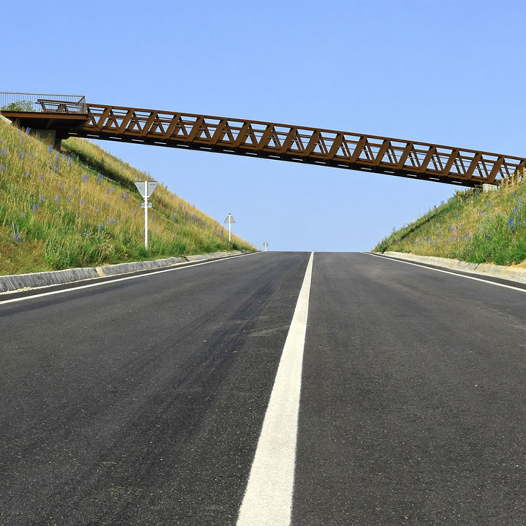 CortenTube's tweet photo. Walking on air - the breathtaking experience of crossing a footbridge!

#foot #bridge #footbridge #Steel #cortensteel https://t.co/UnhhQNUlgx