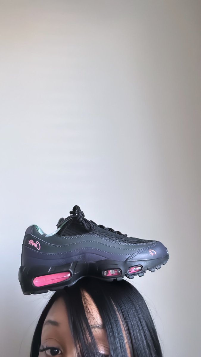Dali_j_'s tweet photo. Just for fun , starting a thread for my female sneaker lovers https://t.co/xRaFGfNFBU