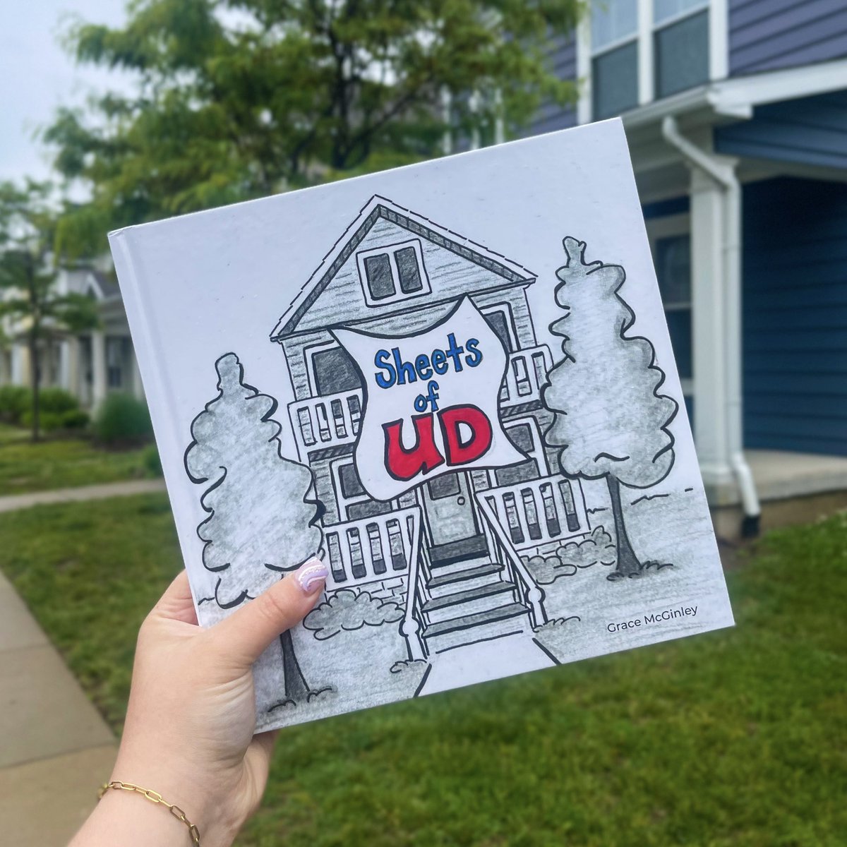 UDRetailOps's tweet photo. Sheets of UD! ❤️💙 Honor the unique tradition of sheet signs within our community by purchasing a copy of your own…

#UDBookstore #universityofdayton #daytonflyers #weareUD #flyerfaithful #flyerfamily #daytonohio #daytonfamily #goooodaytonflyers #flywithus #foreverflyers https://t.co/hspm3DNKG5