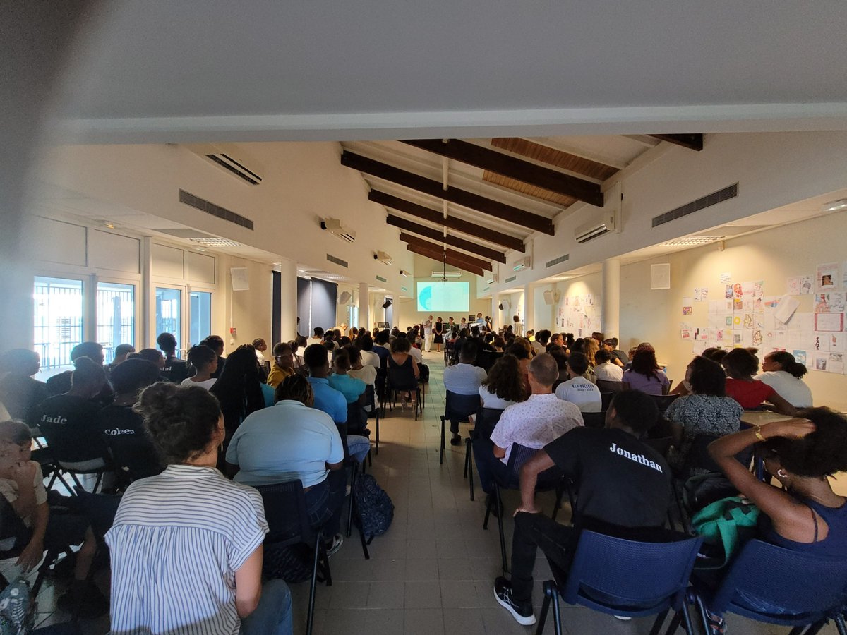 Collège Edmond Lucien Valard de Saint-Esprit tweet media