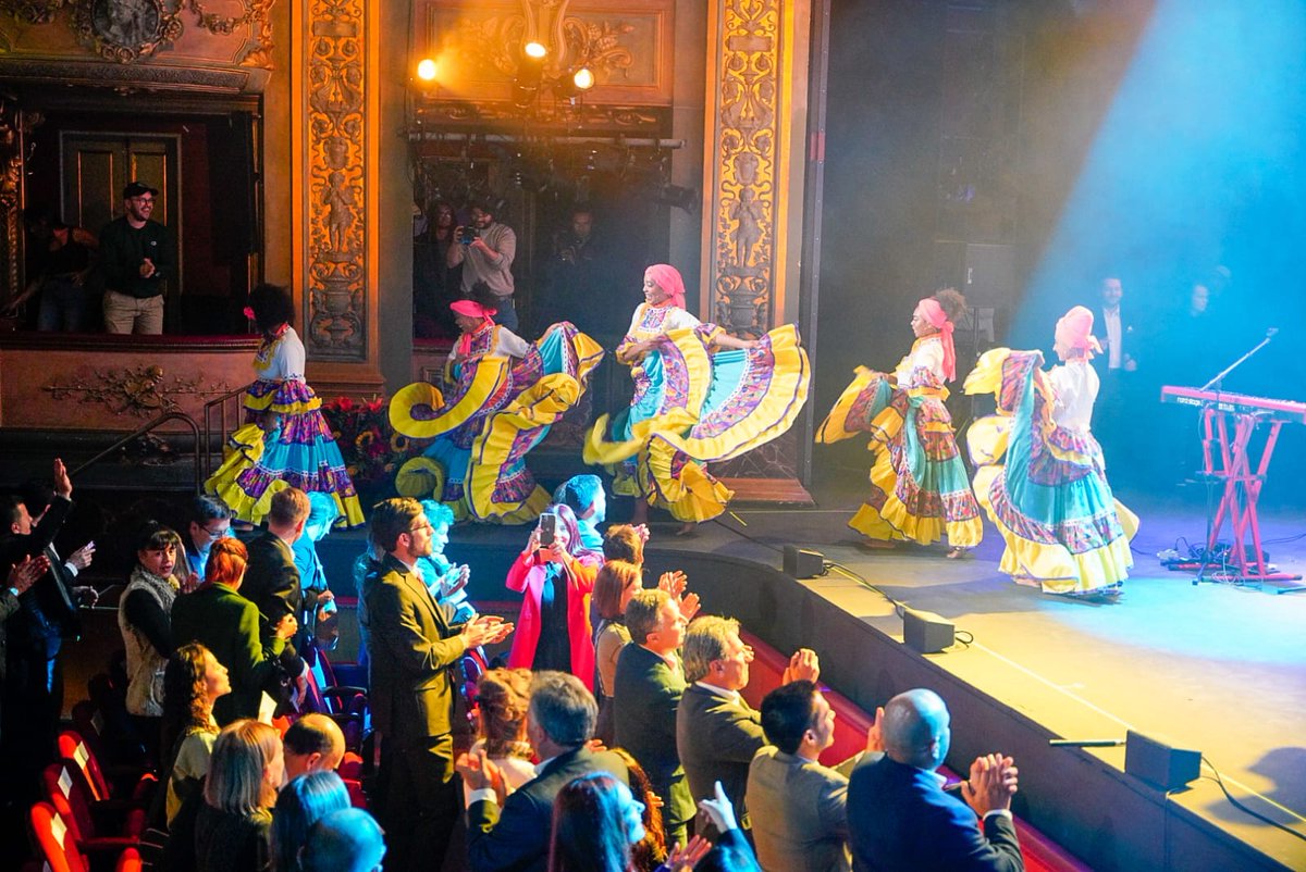 GobAntioquia's tweet photo. 🎙️#BoletínDePrensa | El Teatro Colón de Bogotá se vistió de ritmo y folclor con artistas de #AntioquiaViveLaMúsica, la Danza y el Teatro

Puedes ampliar esta información en👇🏻 

https://t.co/pozzgq1uFI https://t.co/xg6QOKZCGG