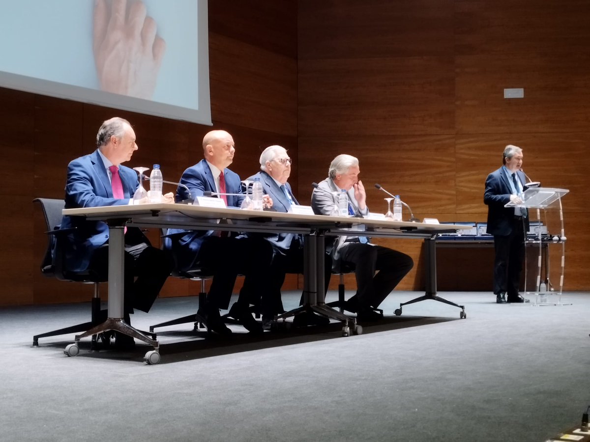 Inauguración del VI Congreso de <a href="/FEICASE/">FEICASE</a>: 'Proveedor-Distribuidor: un binomio estratégico', junto a <a href="/pacorodriguezdh/">Paco Rodríguez</a> Alcalde de Dos Hermanas,  Manuel Barea presidente de FEICASE, y <a href="/davidalva/">david alva</a> Director Gerente de <a href="/CES_Sevilla/">Empresas de Sevilla</a>