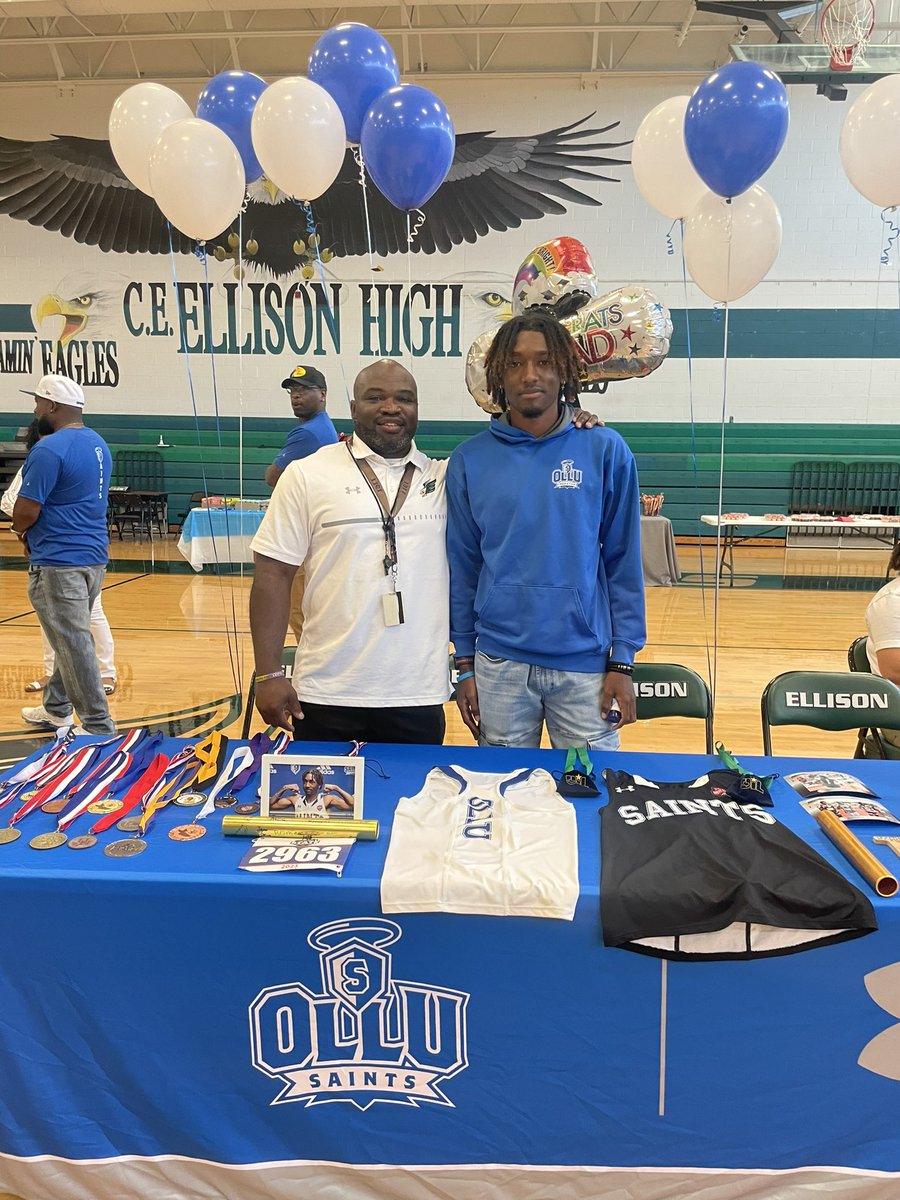 EllisonAnd's tweet photo. D’Myun Jackson and Coach Hood 🦅 Spring Signing Day #TheEagleWay #TalonsUp https://t.co/F1y6X0KcpX