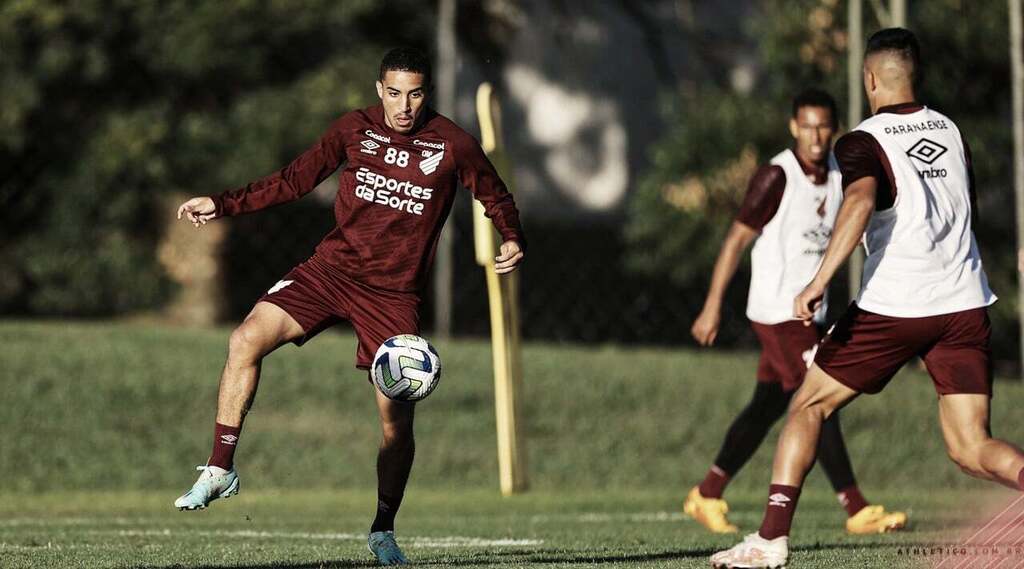 BotafogoVAVEL's tweet photo. Em boa fase, Athletico e Botafogo jogam pelas oitavas de final da Copa do Brasil https://t.co/mpdxDygQcL https://t.co/s8L8rBRztO