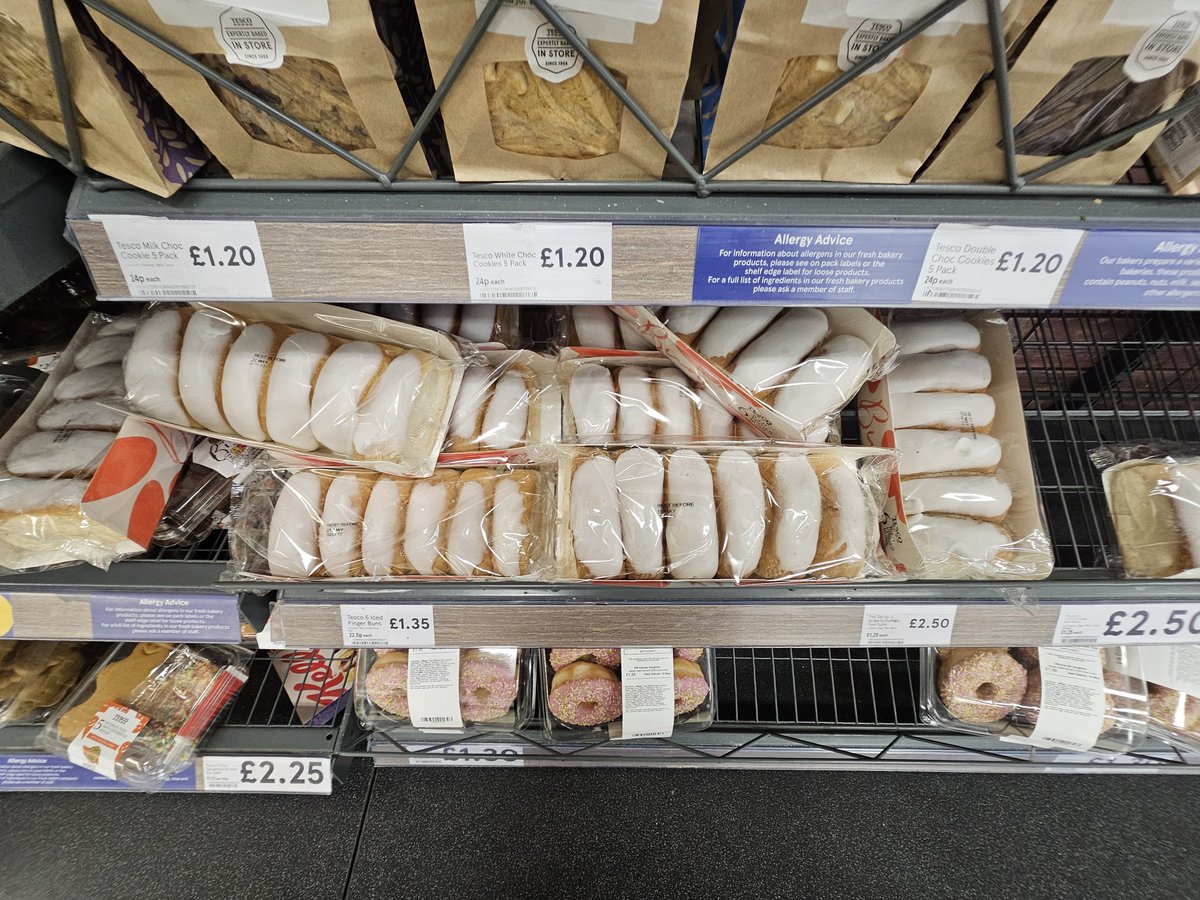 philluk101's tweet photo. Mmmm love an ice bun. https://t.co/ePzmc1O4eX