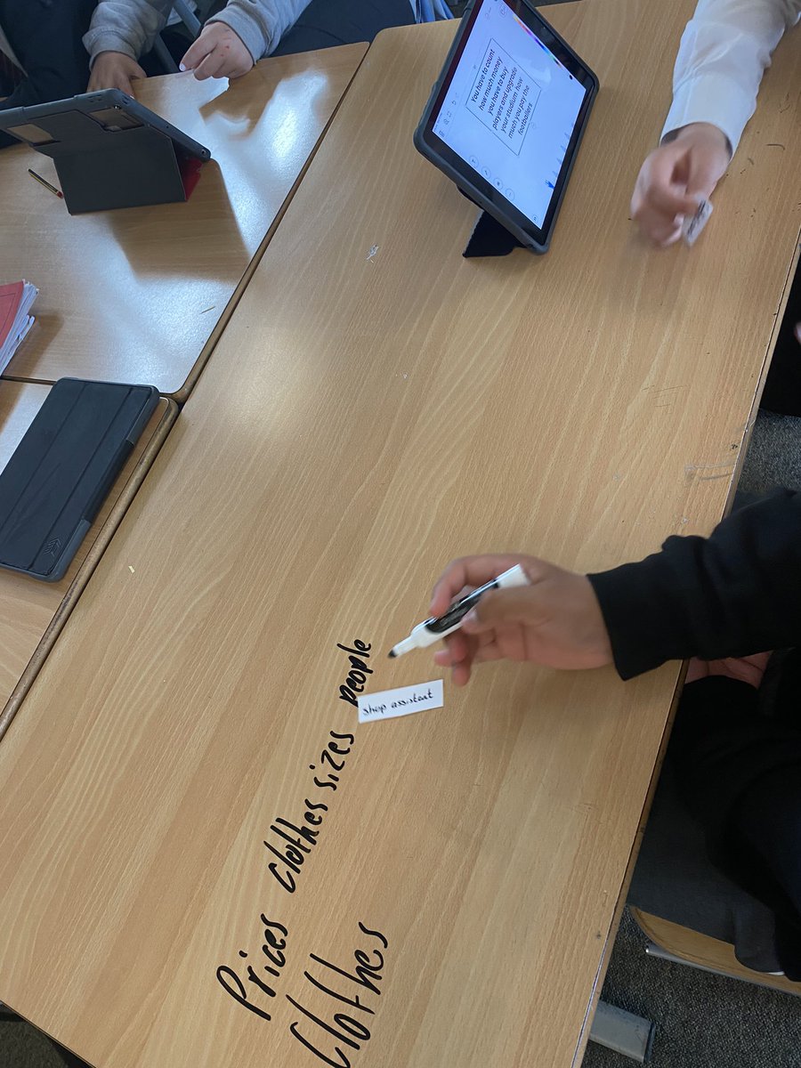 MissGibbons2's tweet photo. @GIC_Glasgow @Castleton_Pri 
Next, we considered how we use maths and numeracy in different jobs, and had fun debating as part of the Hot Air Balloon task!
(We also enjoyed estimating the amount of counters in the boat, but unfortunately forgot to take pictures!) https://t.co/UCawGKHpAM