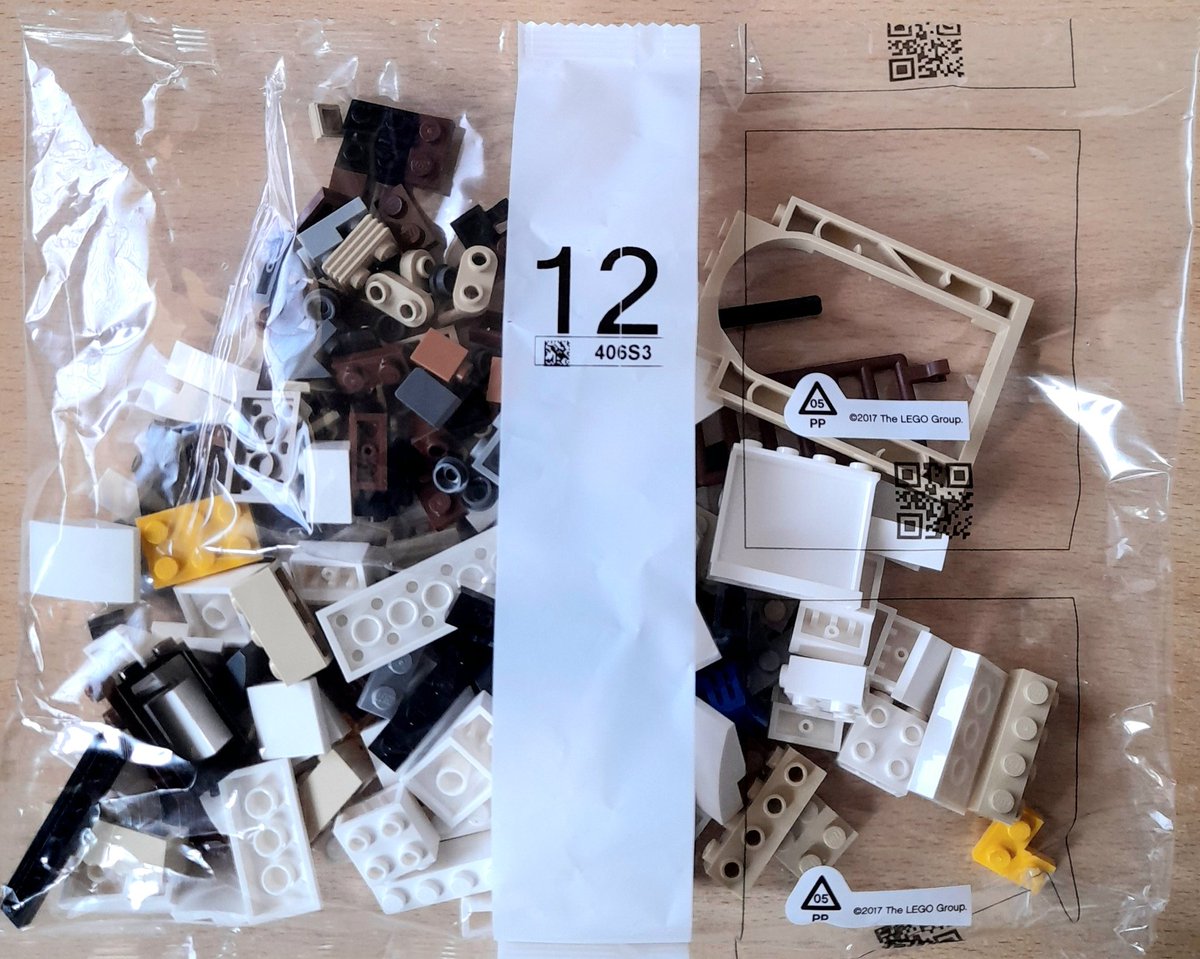 RogerMaybank's tweet photo. Motorised Lego Lighthouse. Part 12 of 13. Bag. Knoll. Build. #AfolwacsForever https://t.co/3XGMdxr6Ok