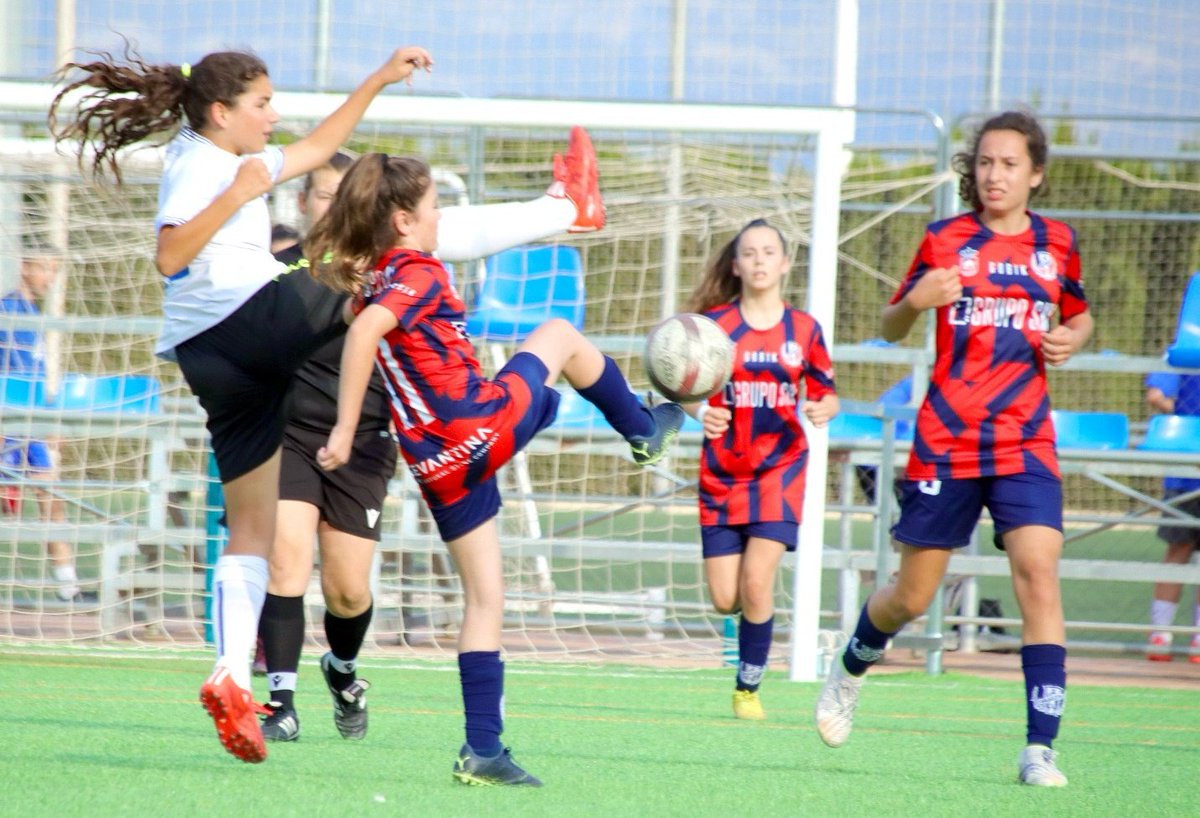 Yeclano_dptvo's tweet photo. #YeclanoFemenino 🔵🔴
🔛🚍 ¡Nuestras chicas de @GrupoSIMyecla se desplazarán mañana para disputar el último partido de liga! 💪⚽️
🆚️ #CDZeneta 'B'
🗓 J-18/05 ⌚ 19:30H
🏟 Pdptvo Mpal de Zeneta
@PasAguilera 📸
#GraciasAfición 🤗
#SomosCantera 👧🏻
#SomosYeclano 🔵🔴 https://t.co/nf7y7N61G3