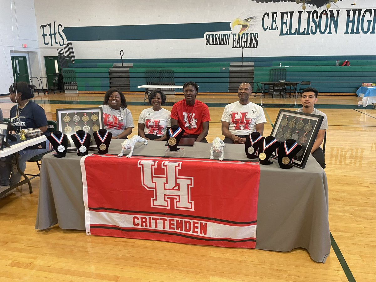 EllisonAnd's tweet photo. Aaron Crittenden and Family 🦅 Spring Signing Day #TheEagleWay #TalonsUp https://t.co/EGEMQuybmr