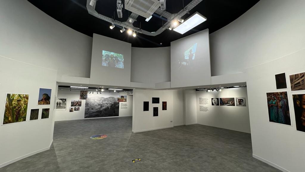 ruchitashaikh's tweet photo. Together we stand stronger ae achieve more
Extremely proud to open doors to our new improved gallery @ArtcoreGallery7, the opening of Holi Hai #exhibition helping  to strive towards cleaner, greener future. Thanks @ace_national 
A celebration of #culture #tradition #togetherness https://t.co/AuqjcXrOSu
