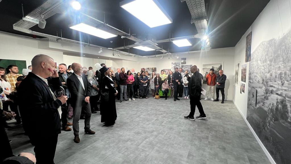 ruchitashaikh's tweet photo. Together we stand stronger ae achieve more
Extremely proud to open doors to our new improved gallery @ArtcoreGallery7, the opening of Holi Hai #exhibition helping  to strive towards cleaner, greener future. Thanks @ace_national 
A celebration of #culture #tradition #togetherness https://t.co/AuqjcXrOSu