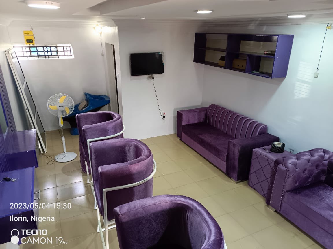 TheMahleek's tweet photo. Ilorin Ladies on my TL, Al-Amaanah Beauty Salon is your plug for hair beauty services 🫵🏾

Try them once and you won’t stop going there 🤝 https://t.co/40PiluuEQg