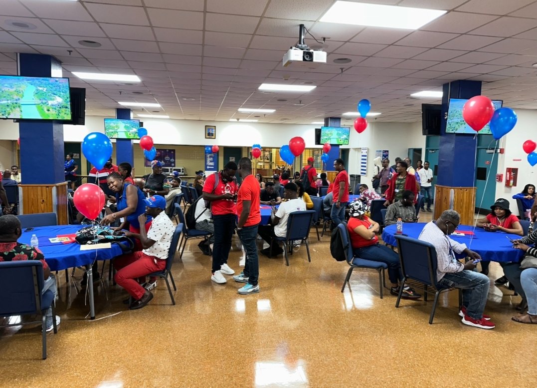 Lindsey_HTC's tweet photo. Happy Haitian Flag Day from our Evening students❤️

#Fete Drapo Ayiti!!

#YourBestChoiceMDCPS
#Ilovelindsey
#stepuptosucess  #upskill #getthere https://t.co/AeC1zgdZ5g