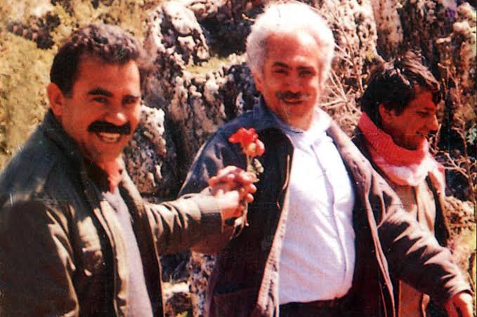 Şey agalar, sağdaki eleman bugün erdoğana desteğini açıkladı 😅