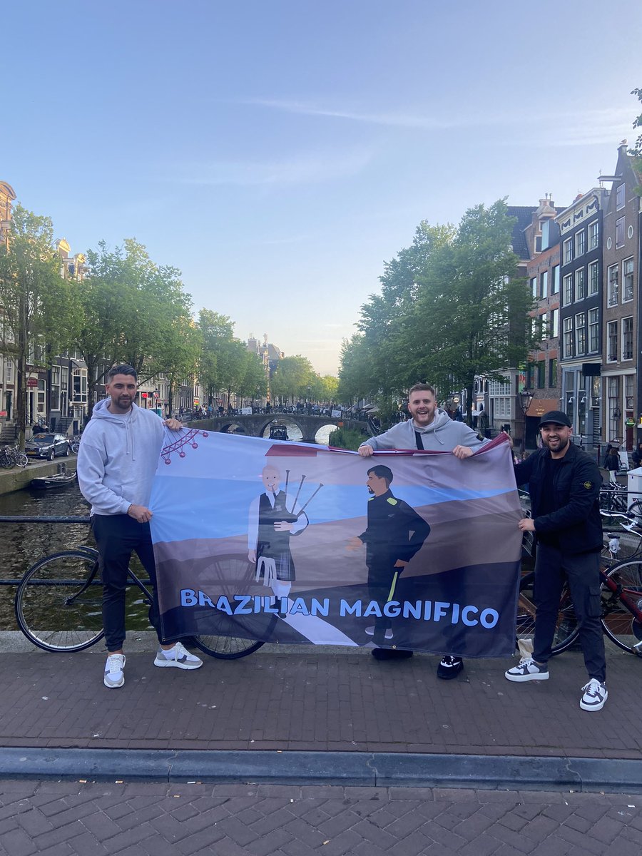 BakerWestHam's tweet photo. The European tour continues… Moyesy and Lucas!!

@LucasPaqueta97 

#BrazilianMagnifico https://t.co/o1QNFNyikr