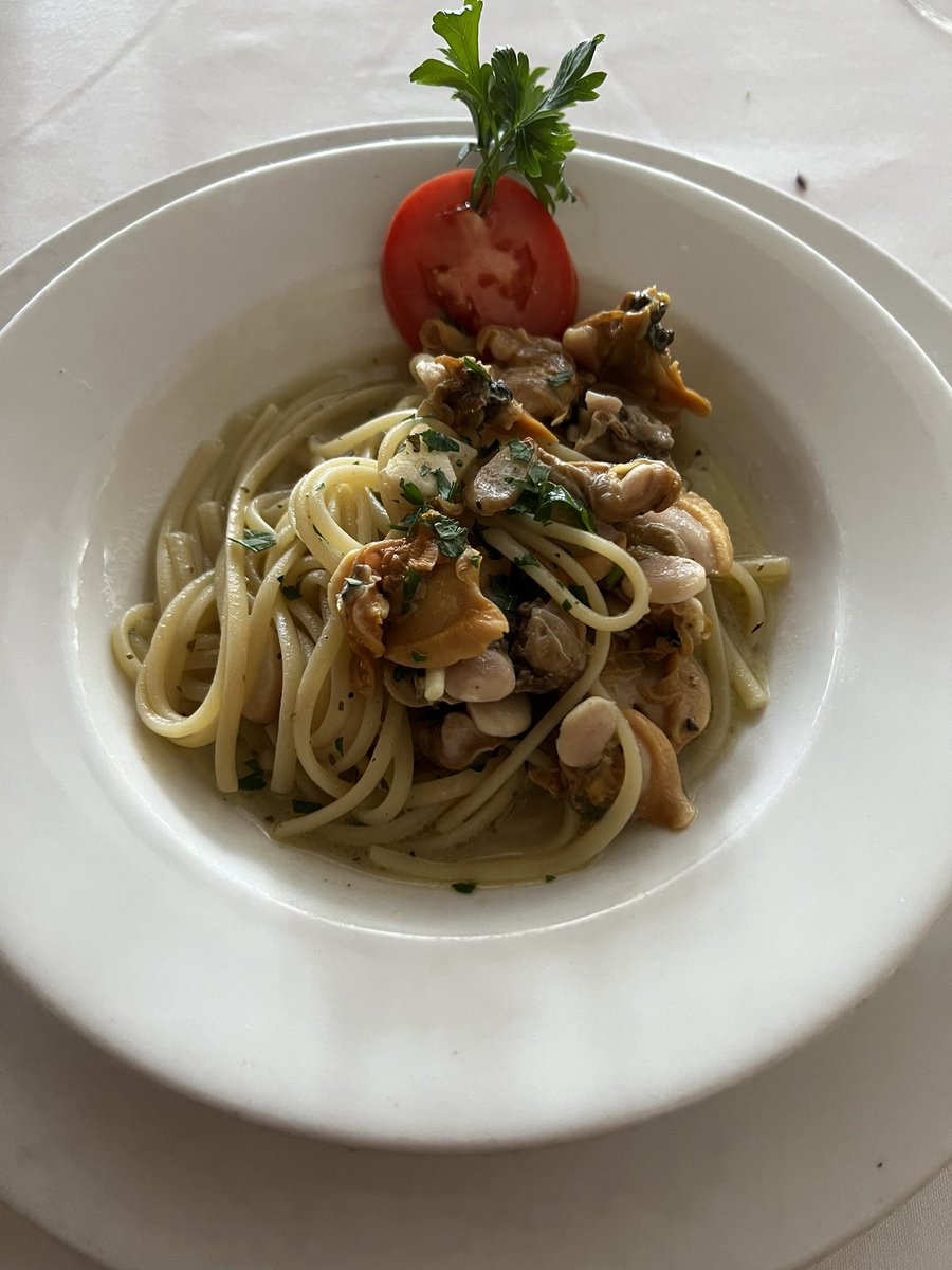 MauricioMchavez's tweet photo. #business lunch https://t.co/qwHCju4RVt