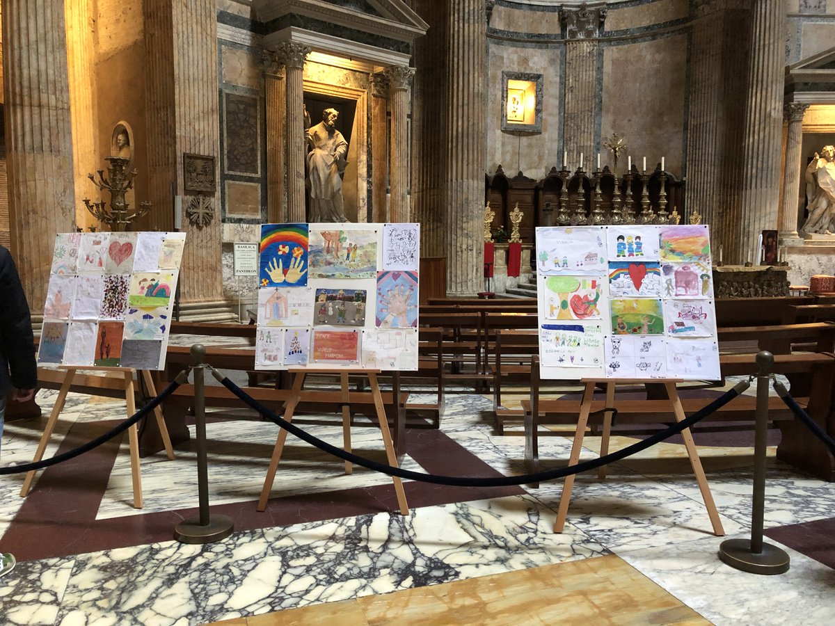 pantheonstudy's tweet photo. In 2021, there was a "Peace Wall" exhibit from the Associazione I Colori per la Pace, the "Colors for Peace Association." How does welcoming children's art change the meanings of the Pantheon?

@pantheon_roma #pantheon #architettura 

📸 Tom Beaudoin, November 2021 https://t.co/nmNVJFH7RI