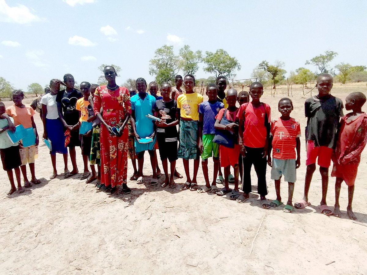OneHeart1Lif3's tweet photo. RT waterisbasic "Abuola Garang Deng, a head teacher at Panjap Primary School, was worried students would continue to miss out on their lessons because of a broken well. WFP ceased food assistance since children were no longer attending. The well is r… https://t.co/nr5Q9yZE8u"