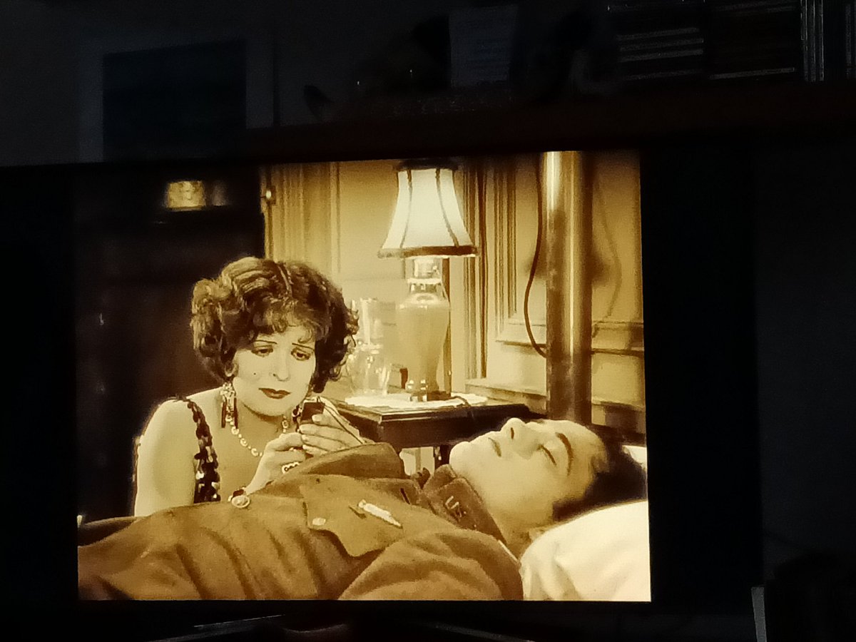 FramesRoaring's tweet photo. Clara Bow in "Wings" 1929 #clarabow #silentmovie #Wings #Ali https://t.co/EDUJoIvOX7