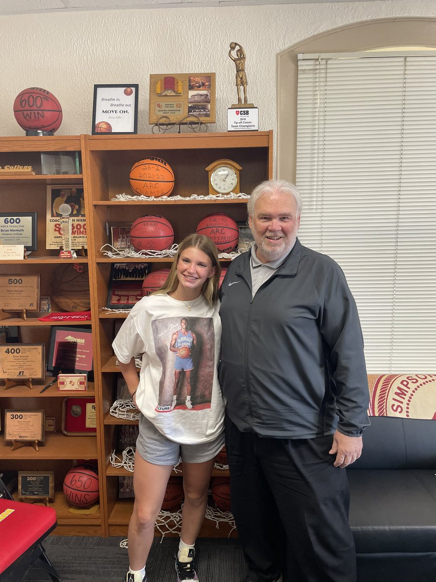 avalevings's tweet photo. I had such a great time today on my visit to @SCStorm_WBB! Thank you to Coach Niemuth and @Claire3_Johnson for having me!❤️💛🌩️ https://t.co/NYB9Ko3UZW