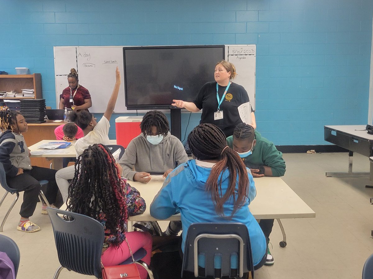 pcpssciencelady's tweet photo. Blandford 6th Grade Academy had a Meaningful Watershed Experience today led by Dr. V!
#SCIENCEINACTION https://t.co/AyZY4b6Ewo