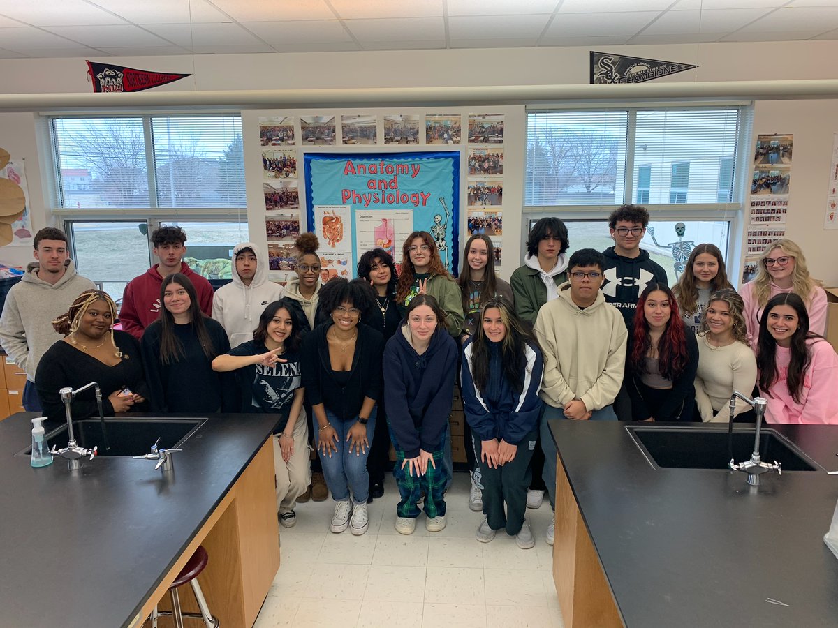 Congratulations to my ANATOMY &amp; PHYSIOLOGY seniors on your last day of school! Very proud of you all! #CougarCulture