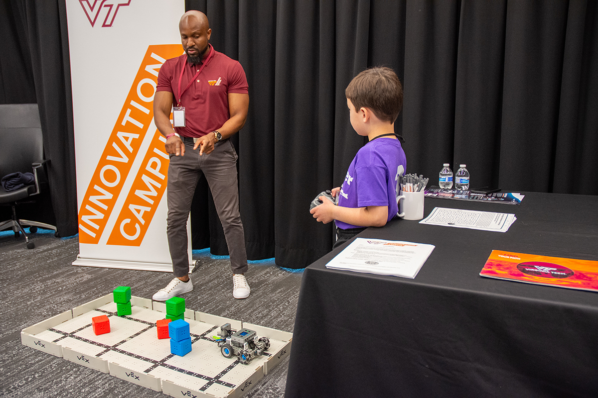 IDA_org's tweet photo. Thank you to all the @ACPSk12 students and parents, IDA staff, exhibitors and volunteers for a fun and educational evening at this year’s #ScienceUnrestricted! @acpsFACE #LifeatIDA #STEMeducation https://t.co/fyJ2zxlbEt