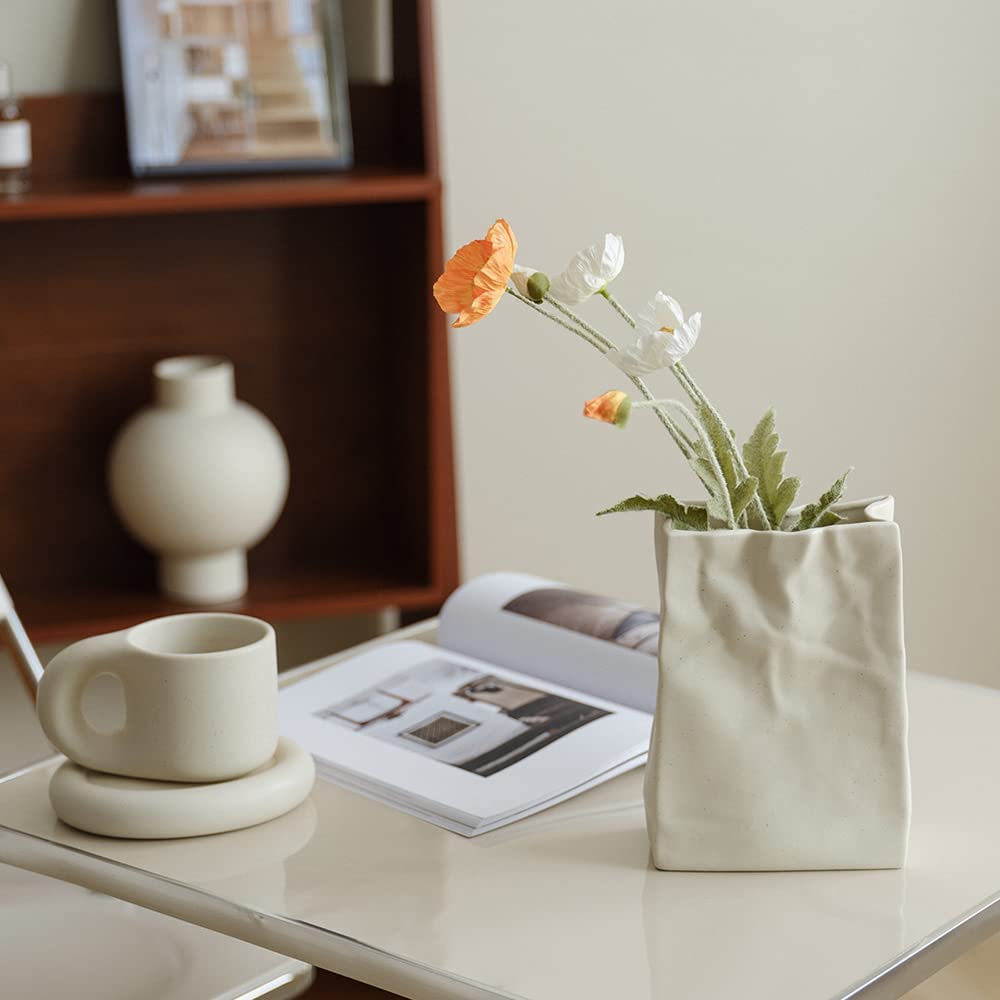 AmazonLinks01's tweet photo. Beautiful crème colored vase to elevate your interior to the next level! #homeinspo #homedecor #interior #trendy #vase #flowers #amazonfinds #amazon 

https://t.co/Y0DxxRhbRO https://t.co/3CWydH5rvG