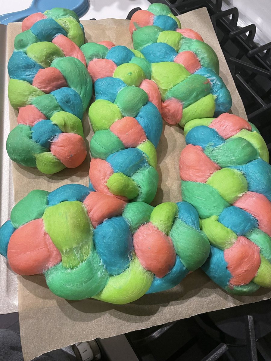 HufflePom 🟦 tweet media