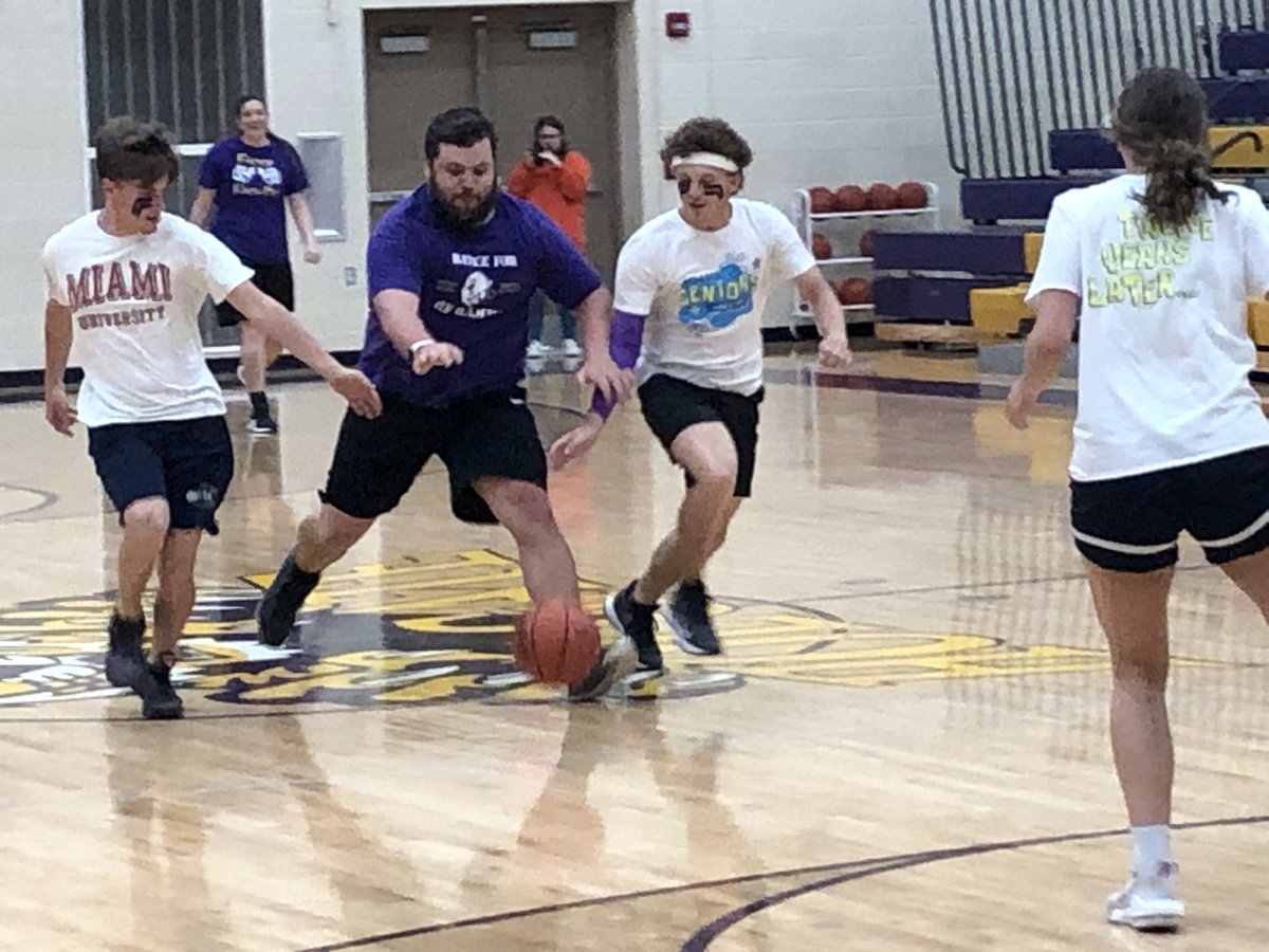 HolgateAthleti1's tweet image. 🏀 The madness continued onto the basketball court as the Holgate faculty exerted their dominance today over the seniors! @mshs_principal @HolgateSchools @CoachHurst21 @H_ElemPrincipal