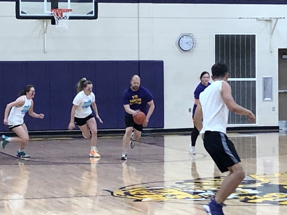 HolgateAthleti1's tweet image. 🏀 The madness continued onto the basketball court as the Holgate faculty exerted their dominance today over the seniors! @mshs_principal @HolgateSchools @CoachHurst21 @H_ElemPrincipal