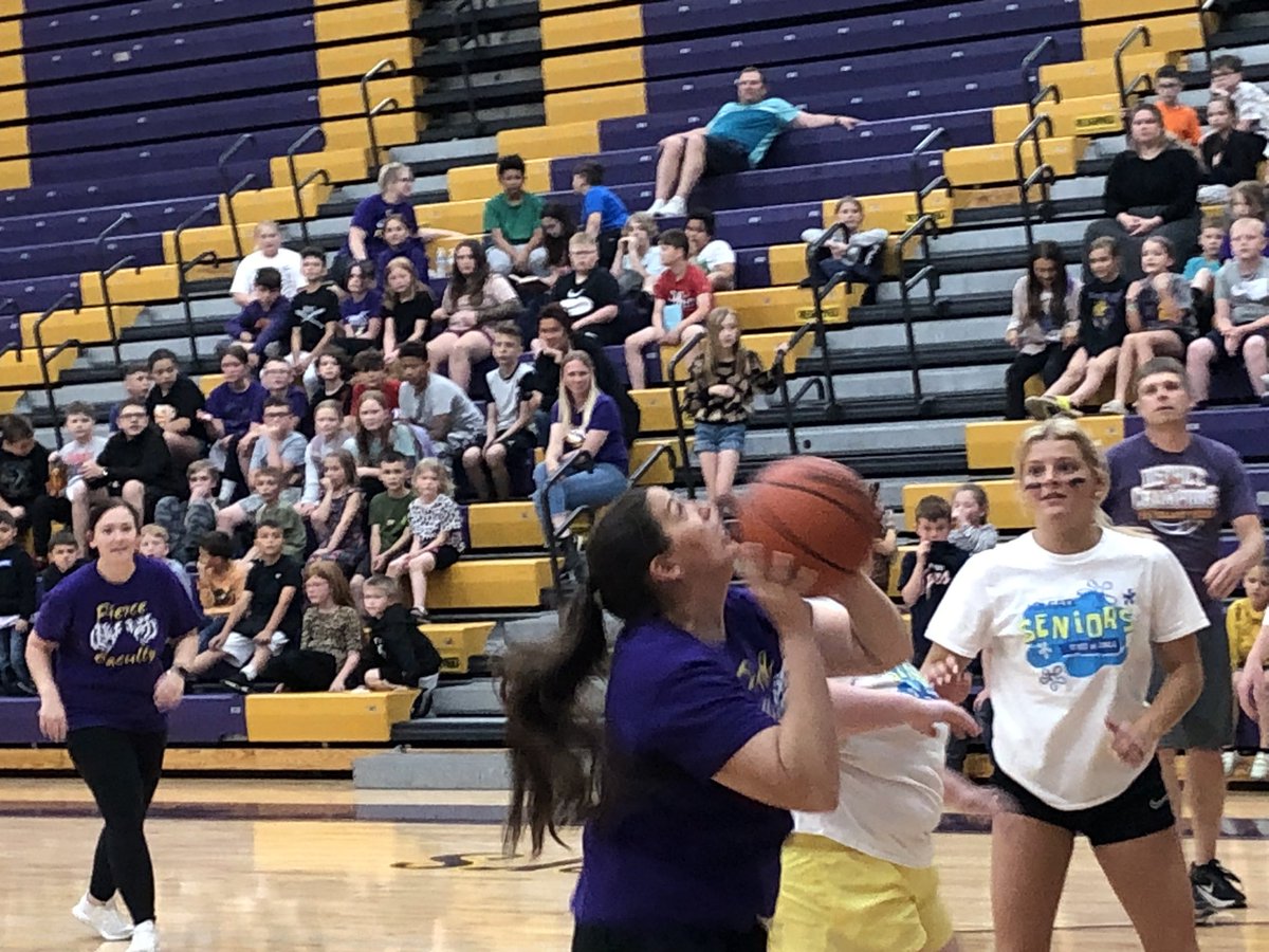 HolgateAthleti1's tweet image. 🏀 The madness continued onto the basketball court as the Holgate faculty exerted their dominance today over the seniors! @mshs_principal @HolgateSchools @CoachHurst21 @H_ElemPrincipal
